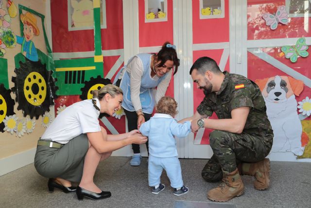 Defensa adapta su normativa de conciliación para que el personal militar disfrute de los nuevos derechos reconocidos al personal civil de la AGE - 1, Foto 1