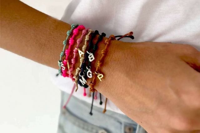 Pulseras con iniciales, un regalo significativo para alguien especial - 1, Foto 1