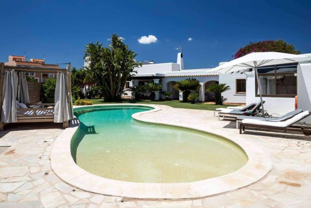 Alquilar una casa en Ibiza con piscina para disfrutar de las vacaciones con familia o amigos - 1, Foto 1