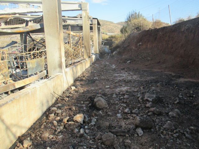 Situación del incendio en la planta de gestión de residuos del Valle de Escombreras - 1, Foto 1