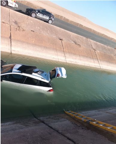 Rescatan a varias personas que no podían salir del trasvase tras caer su coche - 1, Foto 1