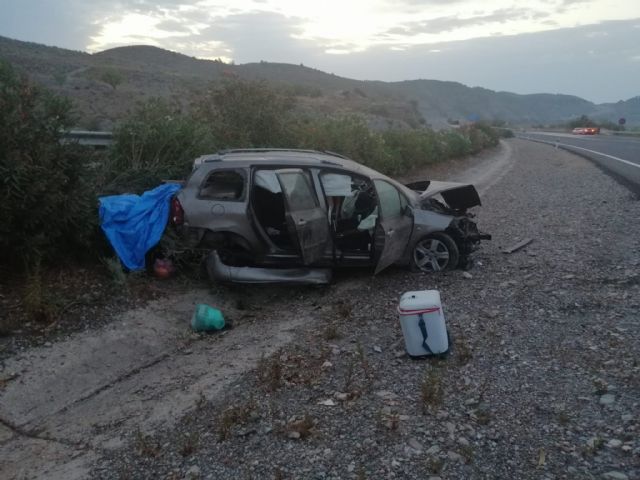 Servicios de emergencia atienden a una mujer herida en accidente de tráfico en Lorca - 1, Foto 1