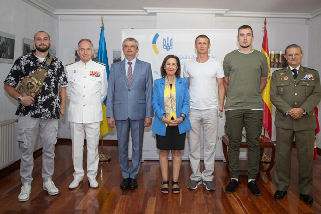 Robles recibe la ´Distinción de Honor´ del Ministerio de Defensa de Ucrania en reconocimiento al sólido apoyo de España - 1, Foto 1