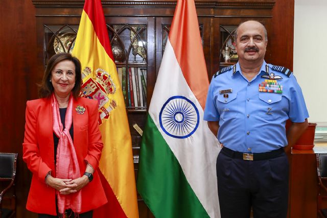 Robles y el jefe de la Fuerza Aérea de la India trasladan su deseo de reforzar la cooperación de ambos países en el ámbito de la seguridad, la defensa y la industria - 1, Foto 1