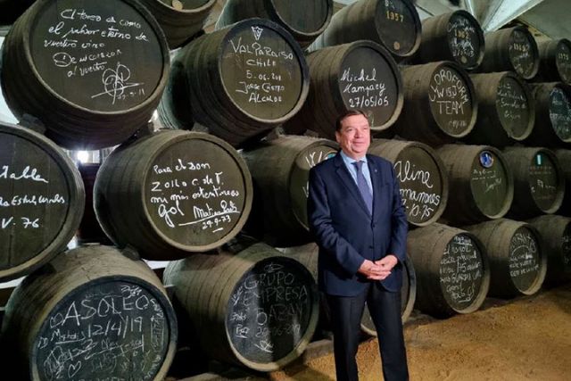 Luis Planas visita las Bodegas Williams & Humbert, una de las empresas emblemáticas del Marco de Jerez - 1, Foto 1