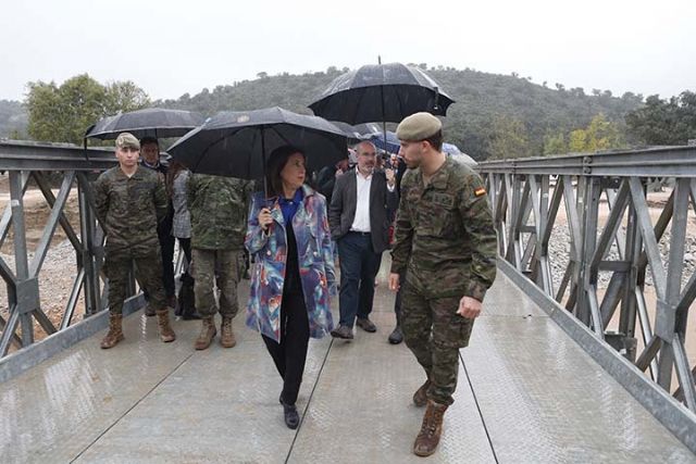 Robles agradece la rapidez y profesionalidad del Mando de Ingenieros en la instalación de un puente ´Mabey´ en Aldea del Fresno - 1, Foto 1