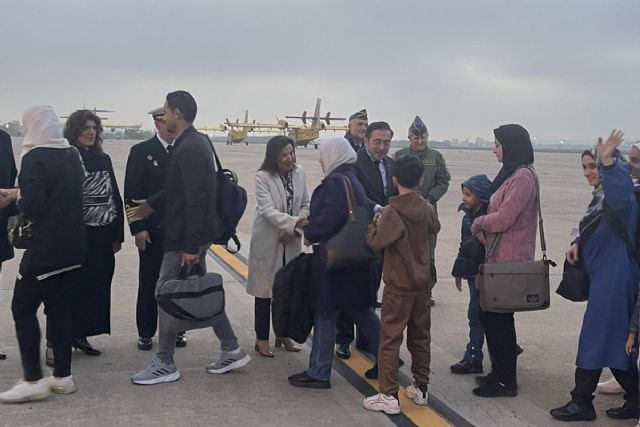 Un total de 139 hispanopalestinos y sus familiares evacuados de Gaza llegan a Madrid a bordo de un A330 del Ejército del Aire y del Espacio - 1, Foto 1