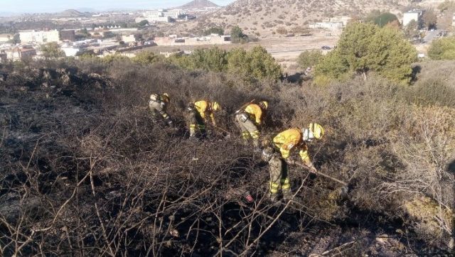 Servicios de emergencia han extinguido conato de incendio forestal en Cartagena - 1, Foto 1