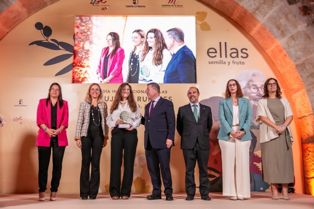 ´Los Pies en la Tierra´ de Beatriz Fernández, distinguido en el Día Internacional de las Mujeres Rurales - 1, Foto 1