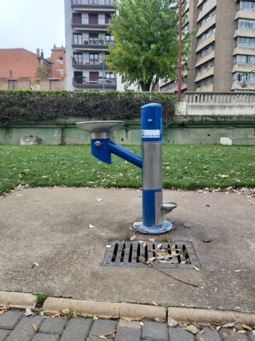 La capital leonesa apuesta por la inclusión con la instalación de fuentes FHU02 para personas y mascotas - 1, Foto 1