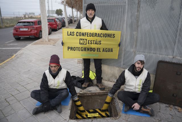 Greenpeace corta el agua simultáneamente en varias confederaciones hidrográficas para exigir el fin de la creciente contaminación por nitratos - 1, Foto 1