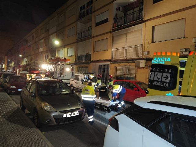 Servicios de emergencia rescatan a una mujer de 90 años accidentada en su domicilio en Cartagena - 1, Foto 1