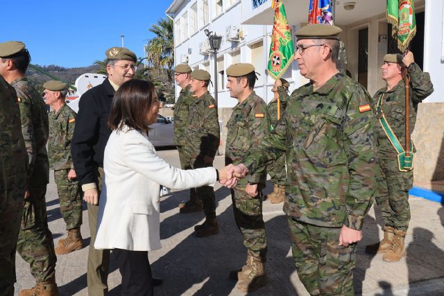 Robles reitera en Ceuta la unión entre la ciudad autónoma y el Ejército de Tierra - 1, Foto 1