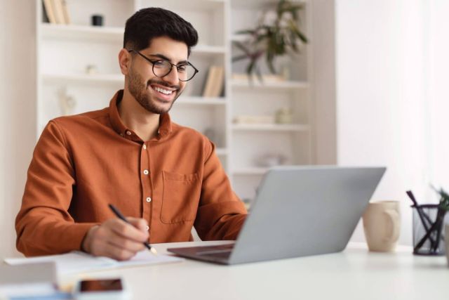 Contar con el apoyo de Ayuda Universitaria para realizar el TFG de Enfermería - 1, Foto 1