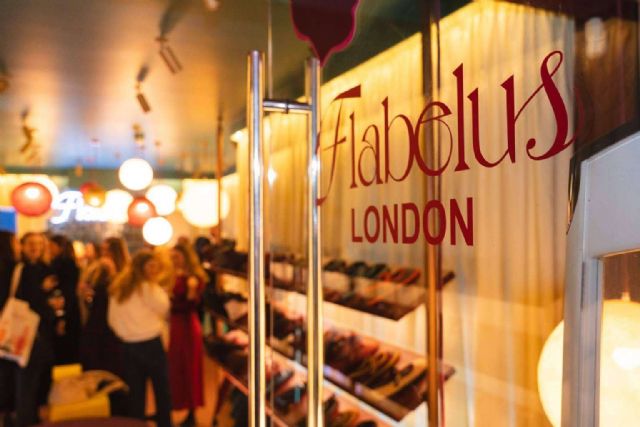 El aterrizaje de Flabelus en Londres a través de su gran apertura de tienda - 1, Foto 1