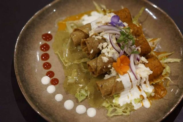 Degustar clásicos platos de la cocina tradicional mexicana en Hijo del Maíz - 1, Foto 1