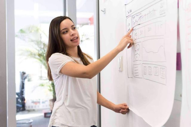 Promover la igualdad efectiva de mujeres y hombres con los cursos especializados de Link Formación - 1, Foto 1