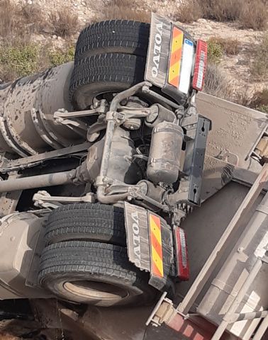 Servicios de emergencias atienden a un herido en accidente de tráfico en Águilas - 1, Foto 1