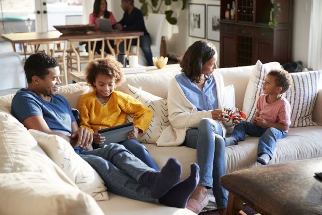 La exposición a contenidos para adultos y la adicción, principales preocupaciones de los padres sobre el consumo digital de los menores - 1, Foto 1