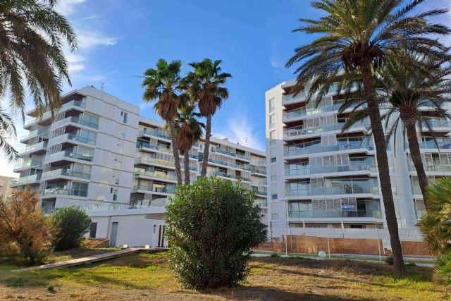 Viviendas y garajes en primera línea de la playa d’En Bossa; oportunidad de inversión en Ibiza - 1, Foto 1