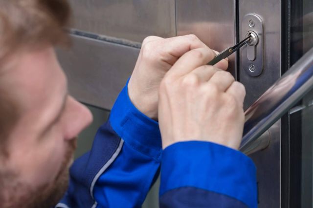 Cerrajeross ofrece soluciones rápidas y profesionales en apertura de puertas en Madrid - 1, Foto 1