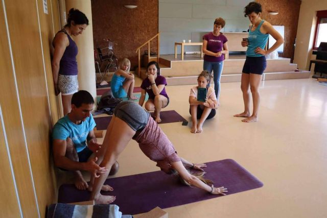 El yoga como aliado terapéutico en la salud mental; Ciencia y yoga en acción - 1, Foto 1