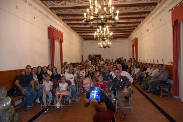 ´Polvo de estrellas´, el libro ganador de los Premios Círculo Rojo que trata de vivir bien para afrontar la muerte - 1, Foto 1