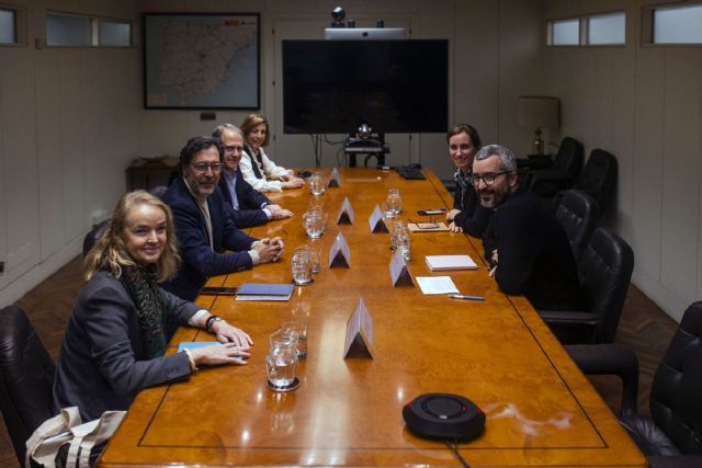 Mónica García se reúne con la Sociedad Española de Oncología Médica para fortalecer el abordaje del cáncer - 1, Foto 1