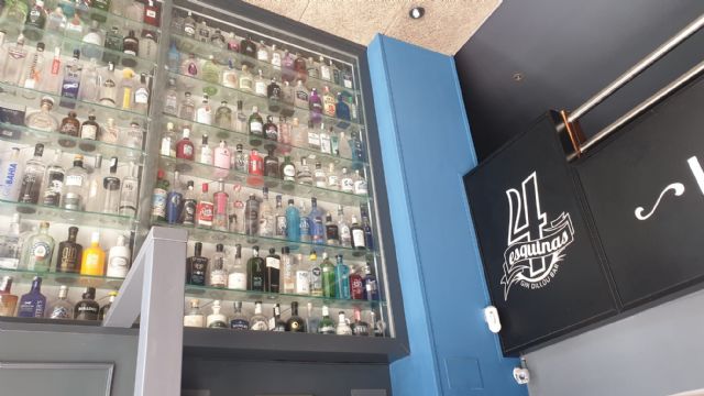 4 Esquinas, el bar en Monzón que sorprende por sus ginebras - 1, Foto 1