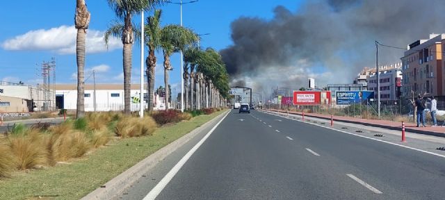 Incendio en un bancal en Cabezo de Torres - 1, Foto 1