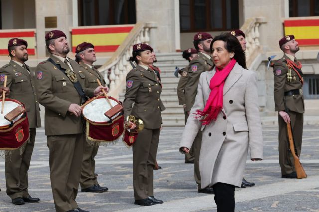 La ministra de Defensa preside un homenaje a los civiles y militares caídos en la guerra de Ucrania - 1, Foto 1