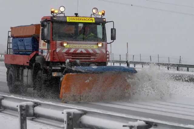 Transportes dispone 686 máquinas quitanieves y 129.005 toneladas de fundentes frente a las nevadas en Asturias, Cantabria, Castilla y León y Cataluña - 1, Foto 1