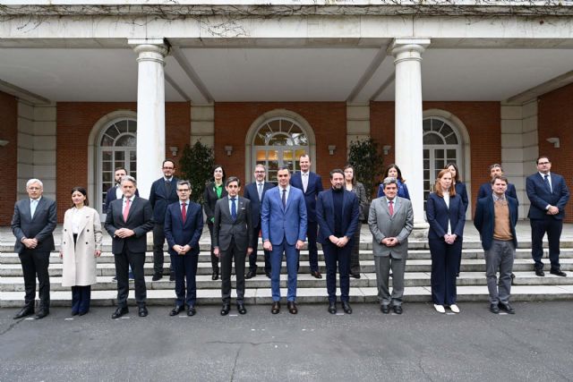 Pedro Sánchez reúne a las principales empresas del sector digital y les pide su compromiso en la aplicación de medidas de protección a los menores en Internet - 1, Foto 1