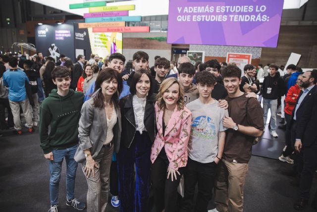 Pilar Alegría, Diana Morant y Ana Redondo inauguran AULA 2024 - 1, Foto 1