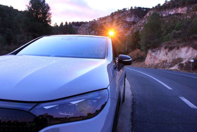 Revolución en la seguridad vial con las luces de emergencia homologadas y conectadas con la DGT 3.0 - 1, Foto 1