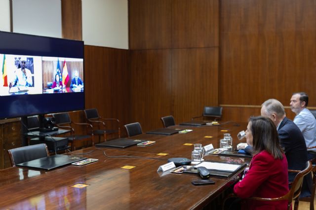 La ministra de Defensa agradece a su homólogo de Mali su acogida y hospitalidad al contingente español en ese país - 1, Foto 1