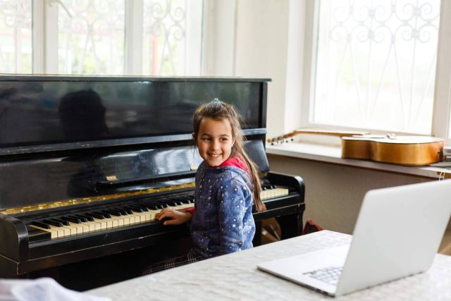 Cursos de formación musical para aprender a tocar instrumentos clásicos y modernos, con Escuela de Música La Clave - 1, Foto 1