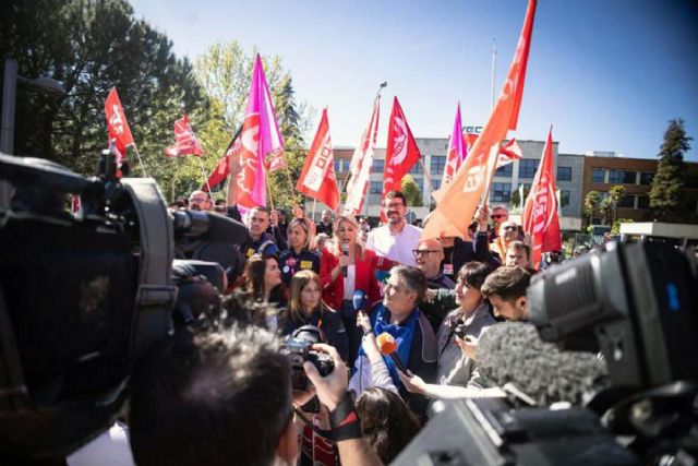 Yolanda Díaz a trabajadores de Iveco: Vais a ganar la huelga, porque ha llegado ya el momento de cambiar las condiciones en nuestro país - 1, Foto 1