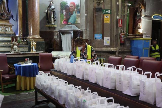 Shukran Foods celebra el día de San Isidro repartiendo 150 cocidos madrileños en colaboración con la fundación Mensajeros de la Paz - 1, Foto 1