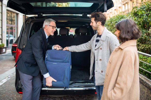 Viaje al aeropuerto sin preocupaciones con el servicio de taxi de Radio Taxi Gasteiz en Bilbao - 1, Foto 1