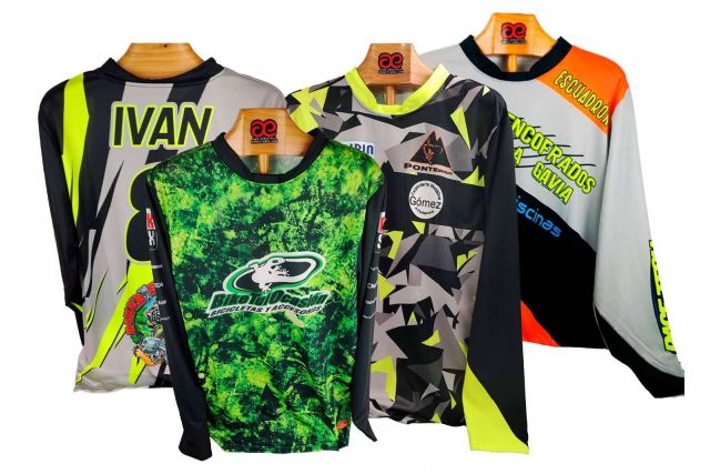 Ventajas de ADHESIVOSEMBARRADOS en ropa de motocross personalizable - 1, Foto 1