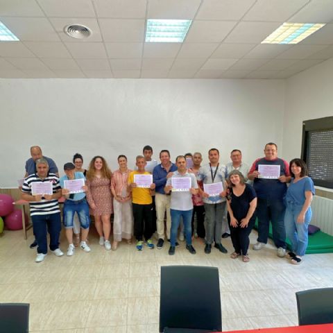 Entrega de diplomas del Programa de Formación en Corresponsabilidad y Cuidados para Hombres en el centro de INTEDIS - 1, Foto 1