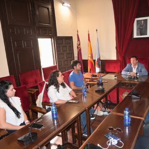 El alcalde recibe la visita de la directora y profesores del Centro de Adultos de Nea Moudaniá, Grecia - 1, Foto 1