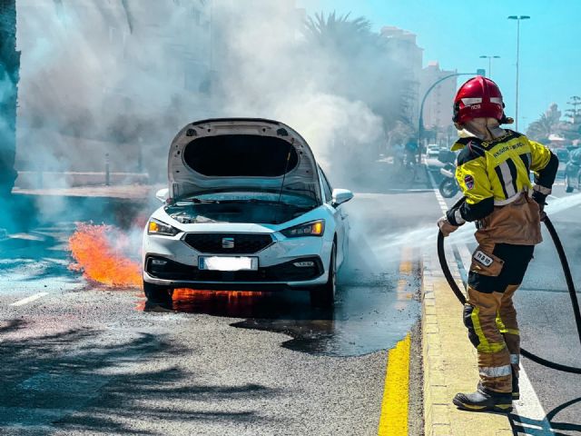 Arde un vehículo en la Gran Vía de la Manga - 1, Foto 1