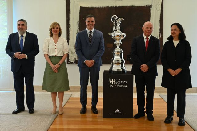 El presidente del Gobierno se reúne con el consejero delegado de la Copa América y con su vicepresidenta - 1, Foto 1