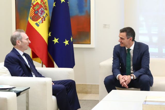 El presidente del Gobierno aborda con el presidente de Amazon los compromisos de la multinacional en España sobre inversión y creación de empleo - 1, Foto 1