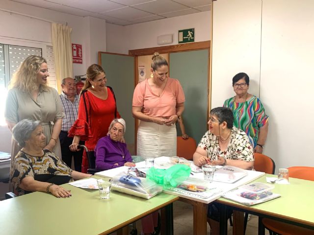 La directora general de Personas Mayores, Naira Isabel Sánchez, visita el Centro de Día de Personas Mayores del IMAS, en San Javier - 1, Foto 1