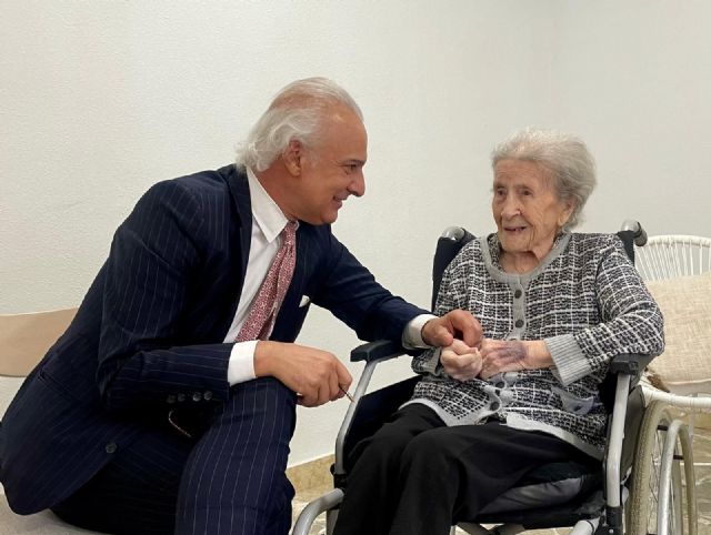 Crescencia a sus 109 años se une a la prestigiosa ‘Guía para Vivir Sanos 120 años’ del Dr. Manuel de la Peña - 1, Foto 1