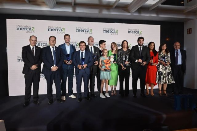 El Grupo Merca2 premia la defensa de la marca España de José Luis Bonet, la excelencia empresarial, la carrera profesional de Sonsoles Ónega y la lucha contra el Sarcoma de Ewing de La Fundación La Sonrisa de María - 1, Foto 1