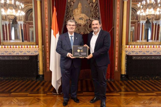 La Salve hace entrega a la ciudad de Bilbao de los reconocimientos internacionales obtenidos - 1, Foto 1